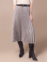 pleated skirt